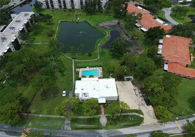 Listing Photo 2 - Condo for sale in building located at 7975 58Th Ave N, St. Petersburg, FL 33709 - Unit #408