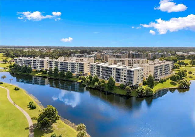 5th image of 1200 Country Club Dr #2205, Largo, FL 33771 | MLS# TB8525088