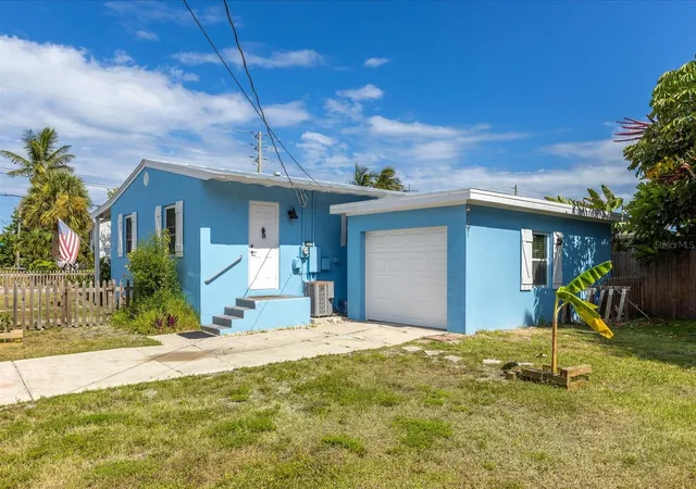 Photo 2 of Single family home for sale at 301 Granada St, Fort Pierce, FL 34949 | MLS# O6421733 | Listing updated on 2026-09-04
