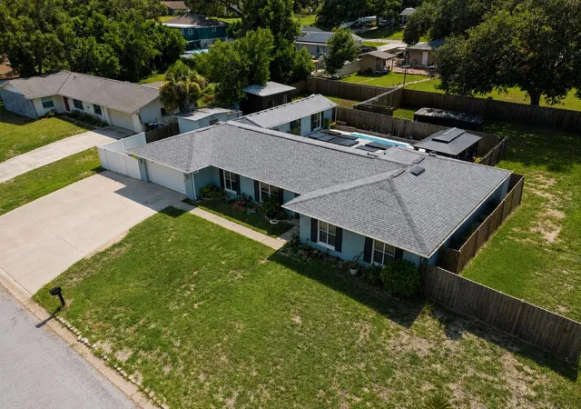 4th image of 1124 King Arthur Ct, Valrico, FL 33594 | MLS# TB8525672