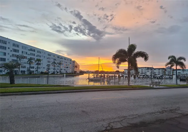 2nd image of 3128 59Th St S, GULFPORT, FL 33707