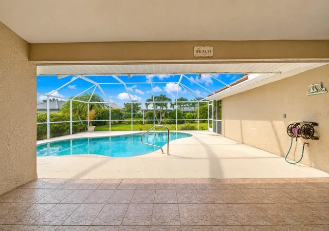 Photo 4 of Single family home for sale at 555 Park Ests Sq, Venice, FL 34293 | MLS# A4699017 | Listing updated on 2026-08-26