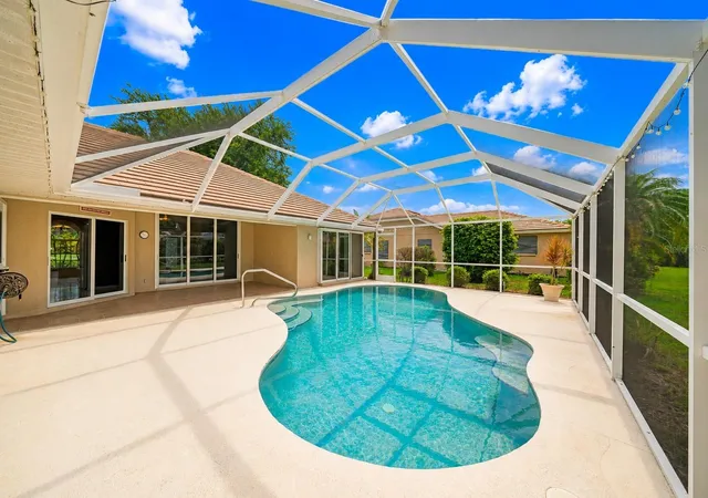 Photo 5 of Single family home for sale at 555 Park Ests Sq, Venice, FL 34293 | MLS# A4699017 | Listing updated on 2026-08-26