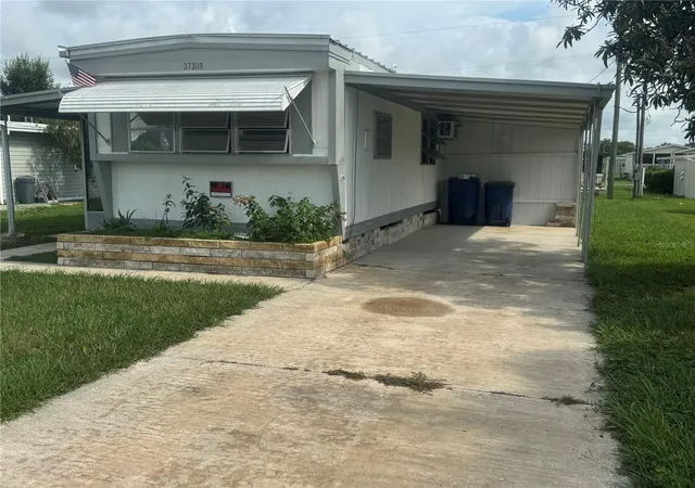 Photo 3 of Manufactured home for sale at 37309 8th Avenue #161, Zephyrhills, FL 33542 | MLS# TB8525974 | Listing updated on 2026-08-19