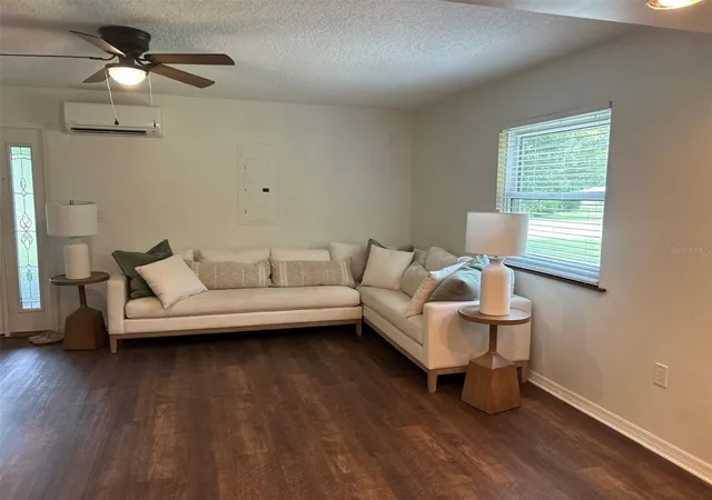 Photo 4 of Single family home for sale at 40841 Louise Rd, Umatilla, FL 32784 | MLS# V4950043 | Listing updated on 2026-08-31