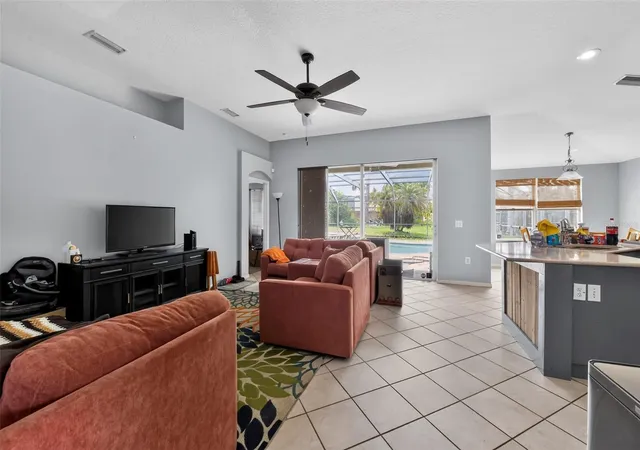 Photo 4 of Single family home for sale at 6717 Guilford Crst Dr, Apollo Beach, FL 33572 | MLS# O6422544 | Listing updated on 2026-09-30