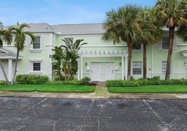 Photo 1 of Condo for sale at 4779 Coquina Key Dr Se, Saint Petersburg, FL 33705 | MLS# G5114736 | Listing updated on 2026-08-21