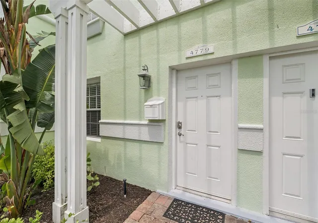 Photo 2 of Condo for sale at 4779 Coquina Key Dr Se, Saint Petersburg, FL 33705 | MLS# G5114736 | Listing updated on 2026-08-21