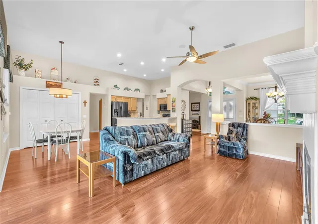 5th image of 2219 Longmore Cir, Valrico, FL 33596 | MLS# TB8526586