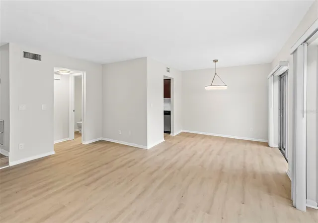 4th image of 6226 Goldenmoss Wy #6226, Temple Terrace, FL 33617 | MLS# TB8526680