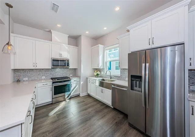 3rd image of 815 Burlington Ave N, Saint Petersburg, FL 33701 | MLS# TB8526759