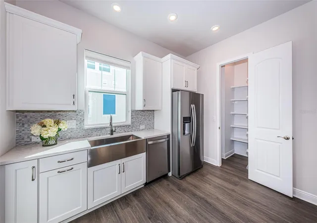 4th image of 815 Burlington Ave N, Saint Petersburg, FL 33701 | MLS# TB8526759