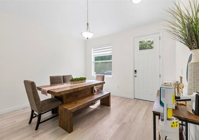 Photo 3 of Sale Pending at 1747 S Oak St, Seffner, FL 33584 | MLS# TB8526760 | Listing updated on 2026-09-01