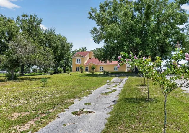 Photo 3 of Single family home for sale at 3830 Griffin View Dr, Lady Lake, FL 32159 | MLS# O6423193 | Listing updated on 2026-08-26