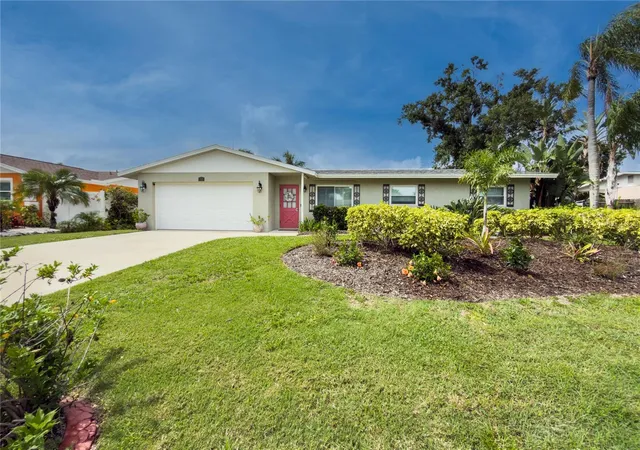 Photo 1 of Single family home for sale at 3326 Bougainvillea St, Sarasota, FL 34239 | MLS# A4699399 | Listing updated on 2026-09-04
