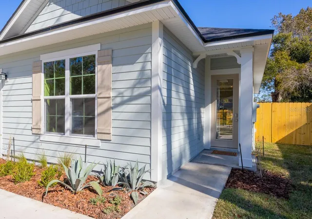 Photo 2 of Single family home for sale at 102 Orange Tree Rd, East Palatka, FL 32131 | MLS# FC319846 | Listing updated on 2026-08-18