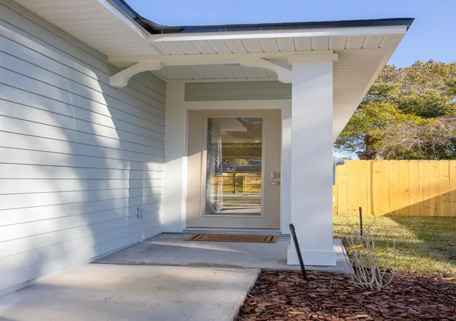 Photo 3 of Single family home for sale at 102 Orange Tree Rd, East Palatka, FL 32131 | MLS# FC319846 | Listing updated on 2026-08-18