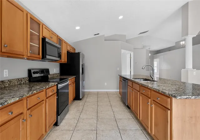 Photo 5 of Single family home for sale at 725 Robin Ct, Kissimmee, FL 34759 | MLS# O6423849 | Listing updated on 2026-09-02