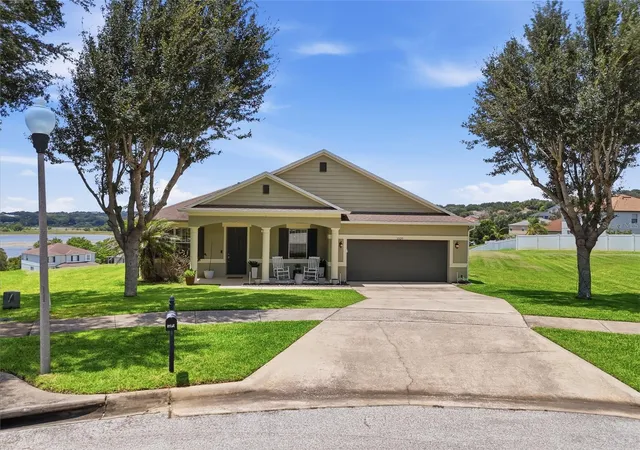 Photo 2 of Sale Pending at 1020 Sailing Bay Dr, Clermont, FL 34711 | MLS# G5114897 | Listing updated on 2026-08-19