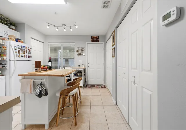4th image of 4611 Sw 48Th Wy #108, Gainesville, FL 32608 | MLS# GC541872