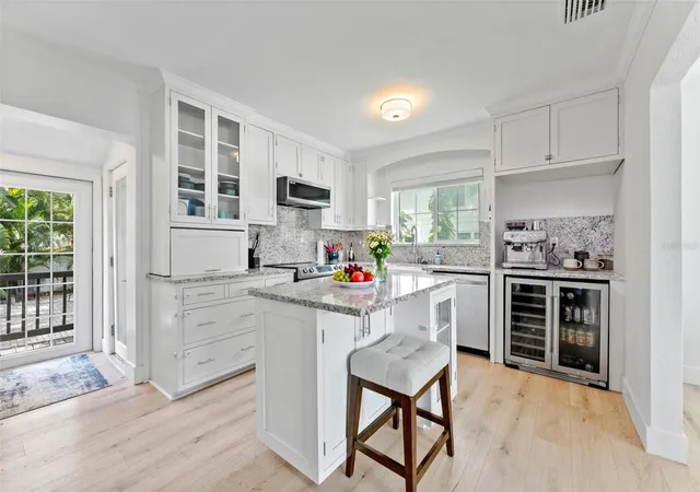 3rd image of 802 W Coral St, Tampa, FL 33602 | MLS# TB8528014