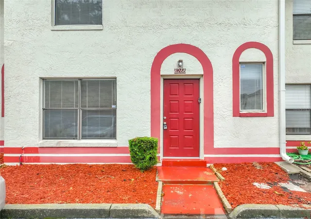 Photo 4 of Townhouse for sale at 6266 Yorktown Dr #179, Orlando, FL 32807 | MLS# O6424184 | Listing updated on 2026-09-08