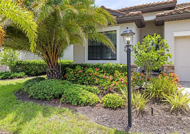 Photo 3 of Single family home for sale at 17927 Polo Trl, Bradenton, FL 34211 | MLS# A4699683 | Listing updated on 2026-10-21