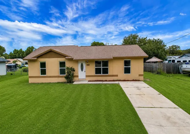 Photo 1 of Single family home for sale at 1229 Padgett Cir, Lady Lake, FL 32159 | MLS# G5114924 | Listing updated on 2026-09-10