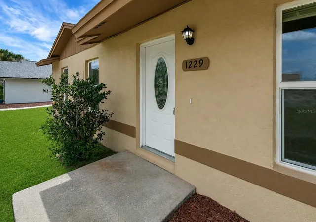 Photo 3 of Single family home for sale at 1229 Padgett Cir, Lady Lake, FL 32159 | MLS# G5114924 | Listing updated on 2026-09-10
