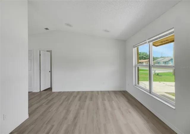 Photo 4 of Single family home for sale at 1229 Padgett Cir, Lady Lake, FL 32159 | MLS# G5114924 | Listing updated on 2026-09-10