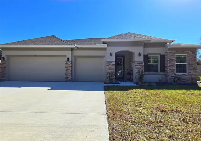 Photo 1 of Single family home for sale at 2 Pat Pl, Palm Coast, FL 32164 | MLS# O6424362 | Listing updated on 2026-08-16
