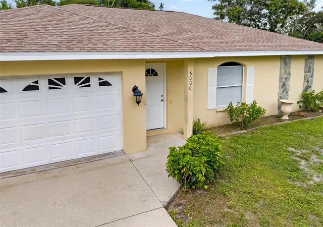 Photo 2 of Sale Pending at 5000 Mink Rd, Sarasota, FL 34235 | MLS# A4699721 | Listing updated on 2026-08-27