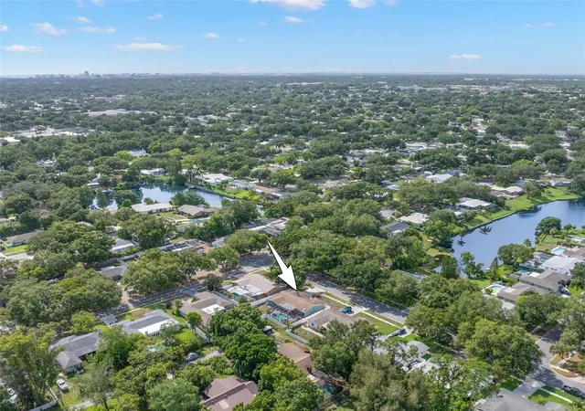 4th image of 2405 Summerlin Dr, Clearwater, FL 33764 | MLS# TB8528392
