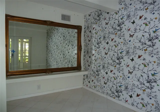 Photo 4 of Single family home for sale at 3302 W Villa Rosa St, Tampa, FL 33611 | MLS# TB8528439 | Listing updated on 2026-08-24