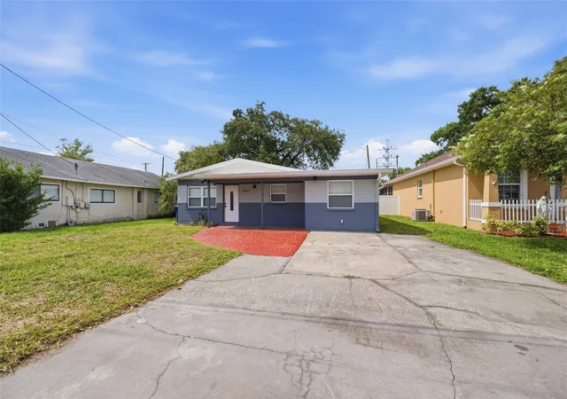 Photo 3 of Single family home for sale at 3147 W Cordelia St, Tampa, FL 33607 | MLS# TB8528446 | Listing updated on 2026-09-01