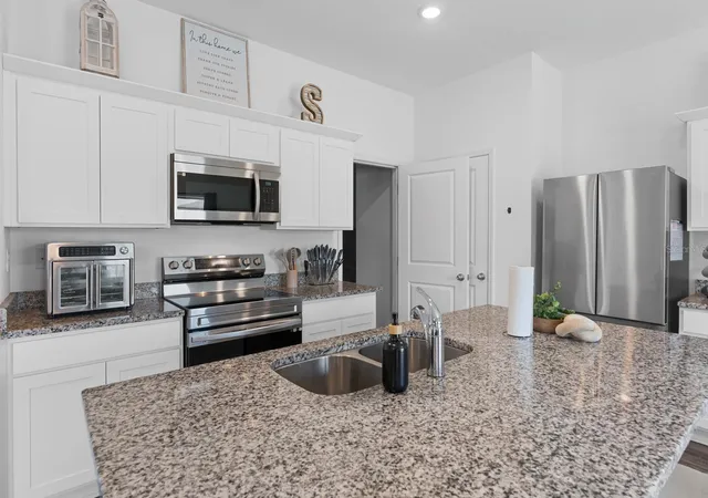 Photo 4 of Single family home for sale at 38465 Honeysuckle Dr, Dade City, FL 33525 | MLS# TB8528492 | Listing updated on 2026-09-02