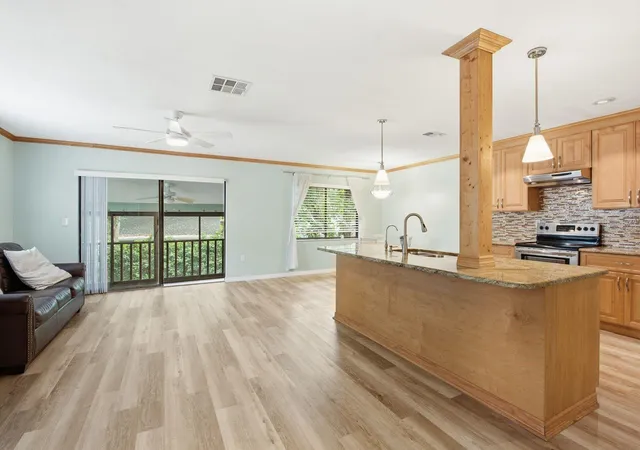 Listing Photo 4 - Condo for sale in building located at 511 Mistletoe Ct, SAFETY HARBOR, FL 34695 - Unit #C