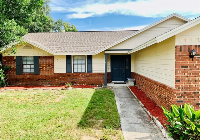 Photo 2 of Single family home for sale at 6914 Thousand Oaks Rd, Orlando, FL 32818 | MLS# O6424487 | Listing updated on 2026-08-29