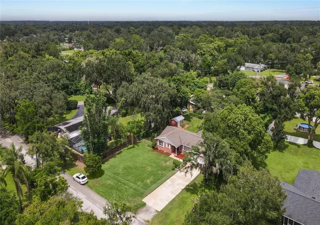 Photo 3 of Single family home for sale at 1805 Dierker Dr, Valrico, FL 33596 | MLS# TB8528550 | Listing updated on 2026-09-27