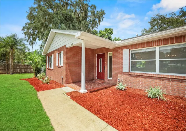 Photo 3 of Single family home for sale at 1805 Dierker Dr, Valrico, FL 33596 | MLS# TB8528550 | Listing updated on 2026-09-27