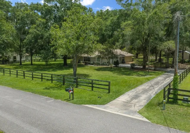 Photo 1 of Single family home for sale at 4 Hialeah Dr, Ocala, FL 34482 | MLS# OM728367 | Listing updated on 2026-08-23