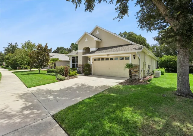 Photo 3 of Single family home for sale at 8270 Bridgeport Bay Cir, Mount Dora, FL 32757 | MLS# O6424673 | Listing updated on 2026-09-26
