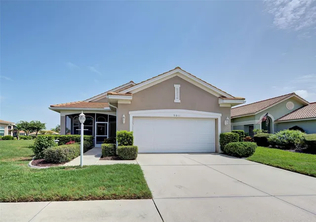 Photo 2 of Single family home for sale at 5011 Seagrass Dr, Venice, FL 34293 | MLS# D6148058 | Listing updated on 2026-08-30