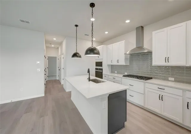 Photo 3 of Single family home for sale at 5254 Colony Vista Dr, Apollo Beach, FL 33572 | MLS# TB8528902 | Listing updated on 2026-10-09