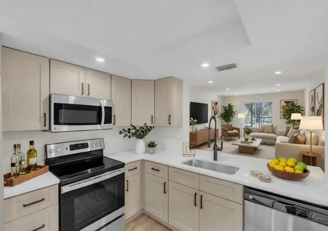 Listing Photo 3 - Condo for sale in building located at 6304 Pointe W Blvd, Bradenton, FL 34209 - Unit #A107
