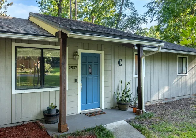Photo 4 of Single family home for sale at 2937 NW 41st Place, Gainesville, FL 32605 | MLS# GC541936 | Listing updated on 2026-10-09