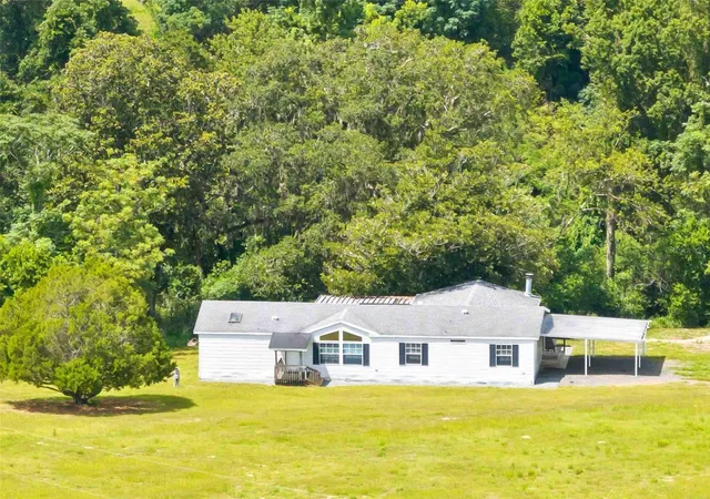 Photo 4 of Manufactured home for sale at 33320 Larkin Rd, Dade City, FL 33523 | MLS# W7887618 | Listing updated on 2026-08-18