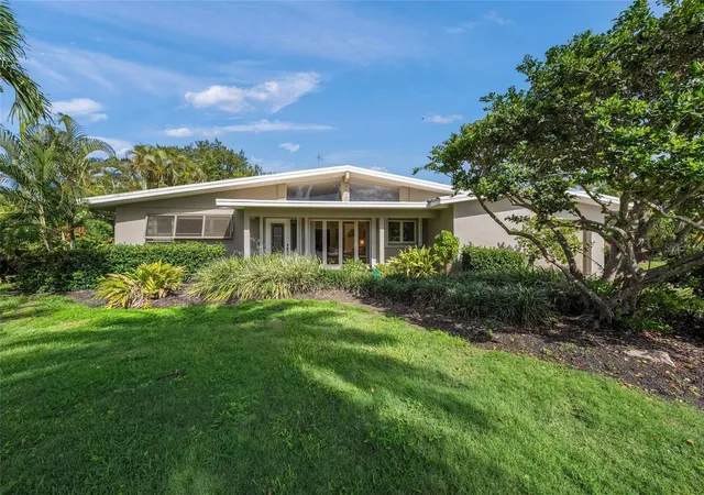 Photo 3 of Single family home for sale at 7616 Cove Ter, Sarasota, FL 34231 | MLS# A4699941 | Listing updated on 2026-09-08