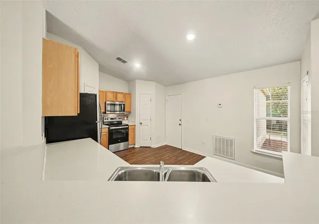 Photo 3 of Single family home for sale at 909 Bristle Cone Ct, Minneola, FL 34715 | MLS# O6425062 | Listing updated on 2026-08-07