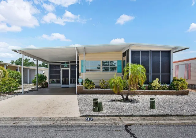 1st image of 37 Caballo Wy, Bradenton, FL 34209 | MLS# A4700008